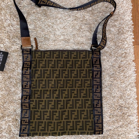 Vintage Fendi crossbody - Picture 2 of 5